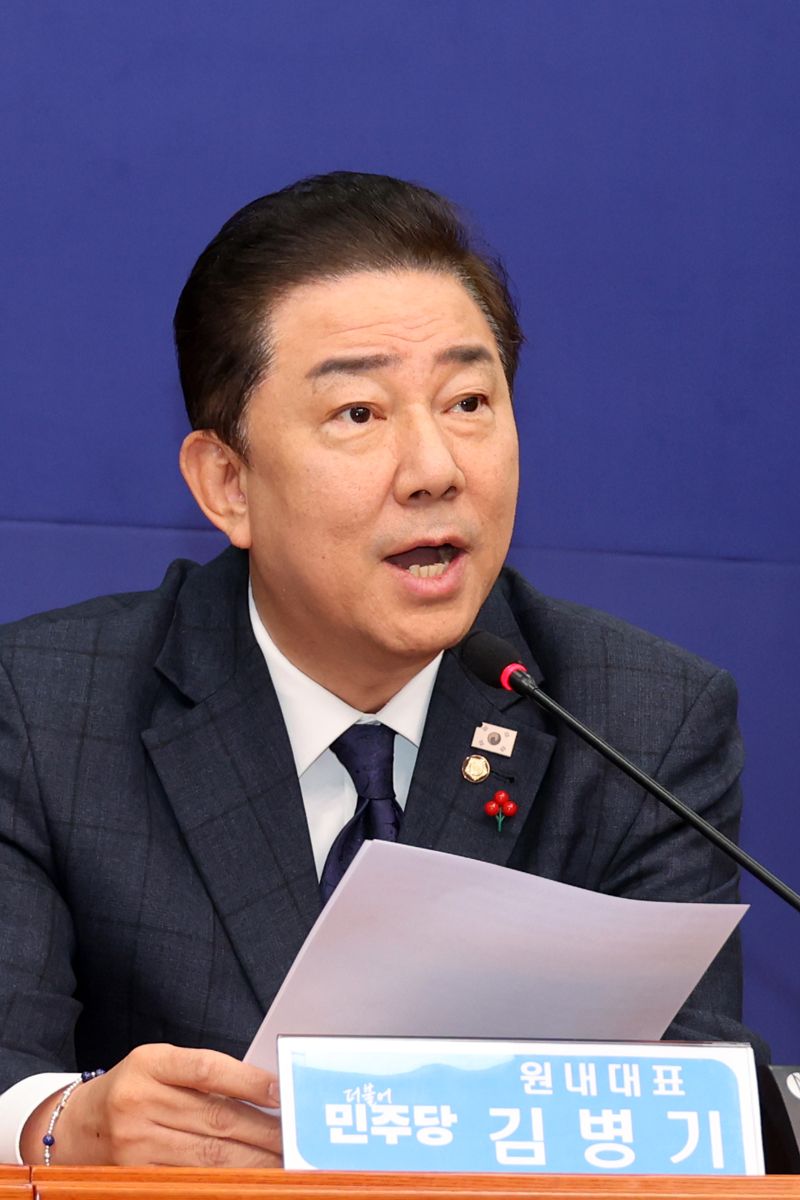 더불어민주당 김병기 원내대표가 28일 국회에서 열린 최고위원회의에서 발언하고 있다. 사진=서동일 기자