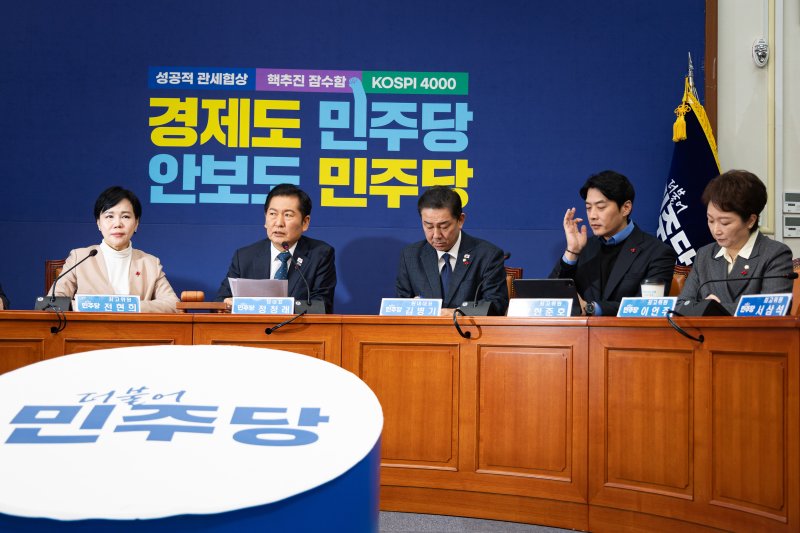 정청래 더불어민주당 대표가 28일 서울 여의도 국회에서 열린 최고위원회의에서 모두 발언을 하고 있다. 2025.11.28/뉴스1 ⓒ News1 유승관 기자