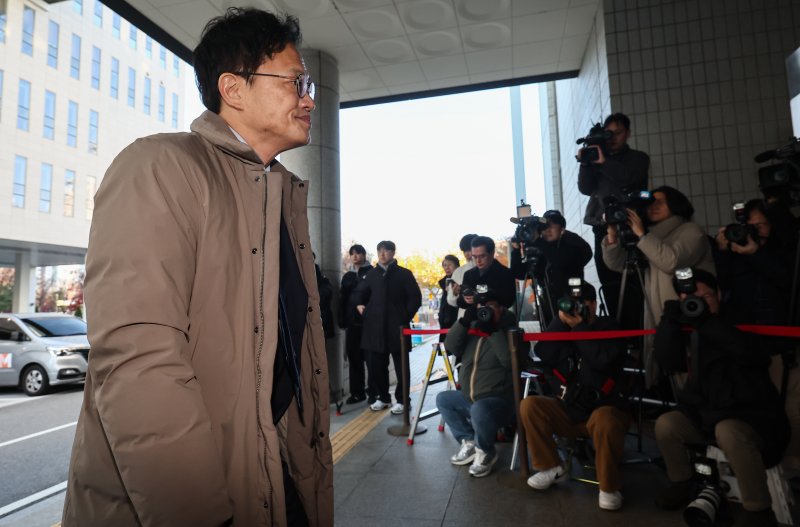 박주민 더불어민주당 의원이 28일 서울 양천구 남부지방법원에서 열린 국회 패스트트랙(신속처리안건) 충돌 사건 관련 결심 공판에 출석하고 있다. 2025.11.28/뉴스1 ⓒ News1 김도우 기자