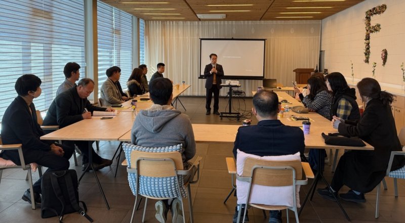 [거창=뉴시스] 경남 거창교육지원청 '초등교감지역협의체 워크숍'. (사진=거창군 제공) 2025.11.28. photo@newsis.com *재판매 및 DB 금지