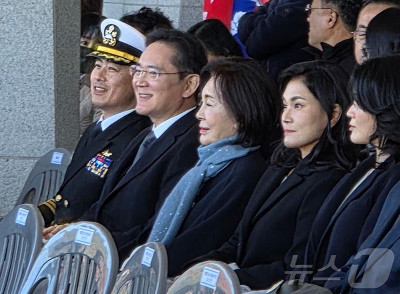 이재용 장남 임관식에 '삼성家' 총출동... 母 임세령도 참석