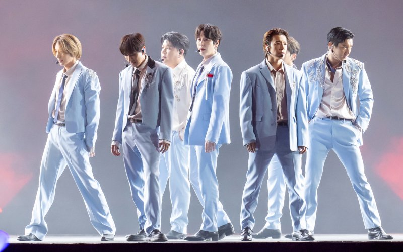 슈퍼주니어, 홍콩 아파트 화재 추모…1억 8800만원 기부