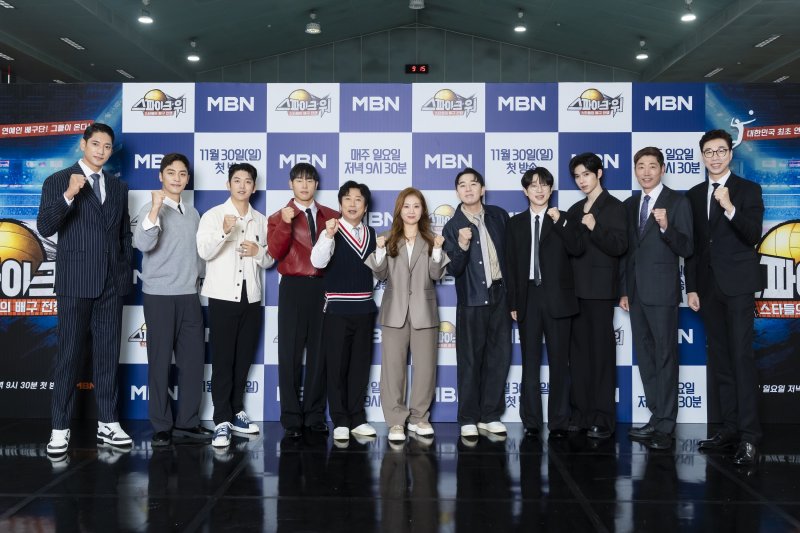 '스파이크 워', '신인감독 김연경' 만들어 낸 '배구 열풍' 잇는다