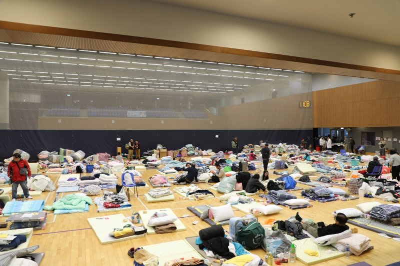 홍콩 퉁 청 거리 시민회관 강당에 마련된 임시대피소 (출처=연합뉴스)