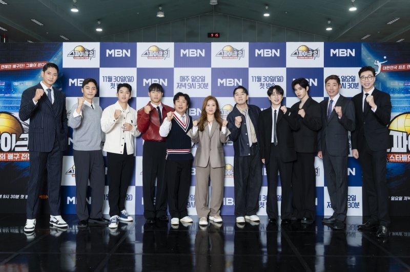 '스파이크 워' 출연진 단체사진 (출처=연합뉴스)