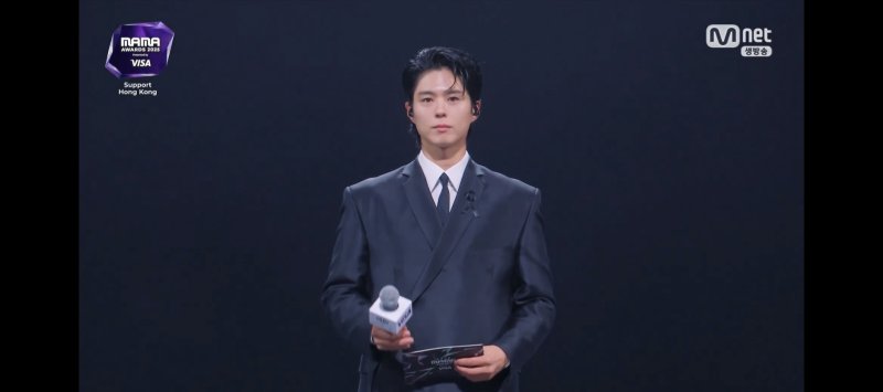 "음악이 주는 치유와 연대"…묵념으로 막 올린 홍콩 '마마 어워즈'