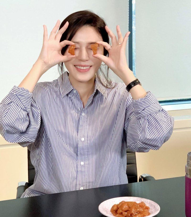 47세 김하늘 동안 미모 과시…청순 매력 발산