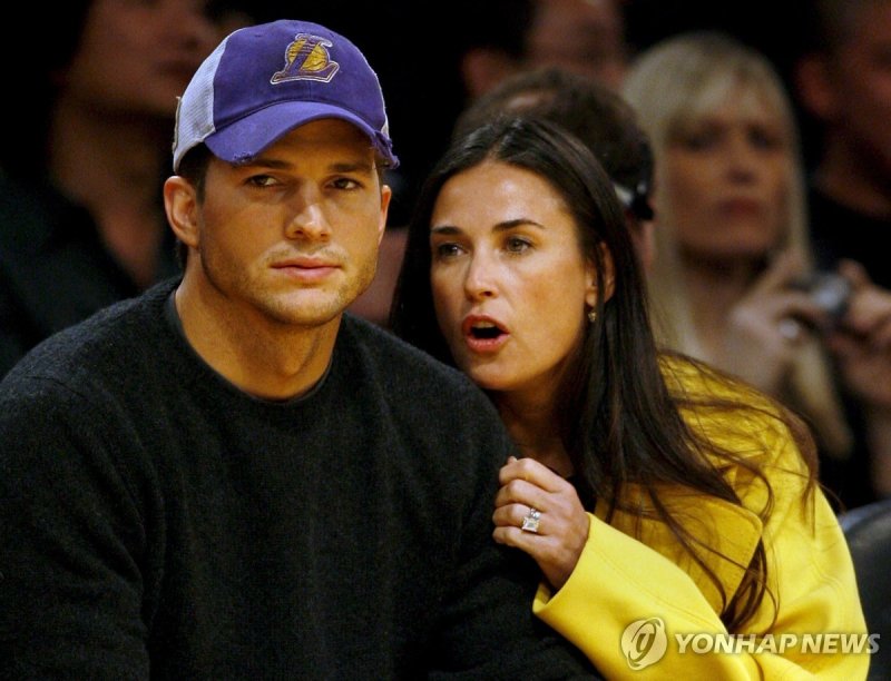 2007년 데미 무어(왼쪽)-애슈턴 커처 커플 (출처=연합뉴스)