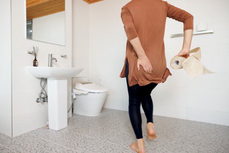 여성에 '이것' 먹이고 도보 면접 본 공무원 '충격'