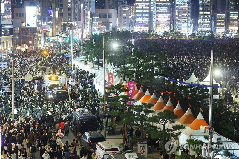 제20회 부산불꽃축제 인파 (출처=연합뉴스)