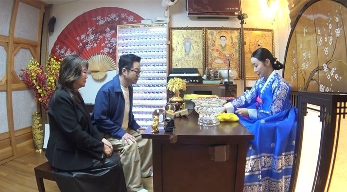 지상렬♥신보람, 공개 열애 후 내년 결혼식? 무속인 반지 보여