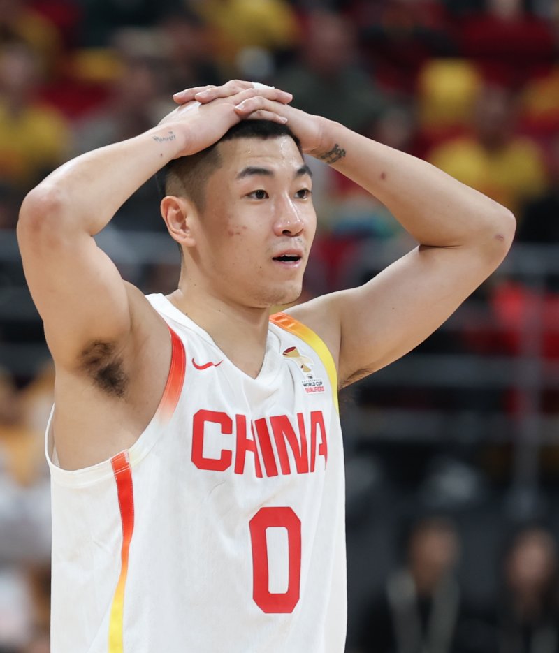 [베이징=신화/뉴시스] 28일 오후(현지 시간) 중국 베이징에서 열린 2027 국제농구연맹(FIBA) 월드컵 아시아 예선 1라운드 B조 원정 1차전 중국과 한국의 경기, 중국 가오 쉬안이 아쉬워하고 있다. 2025.11.29.