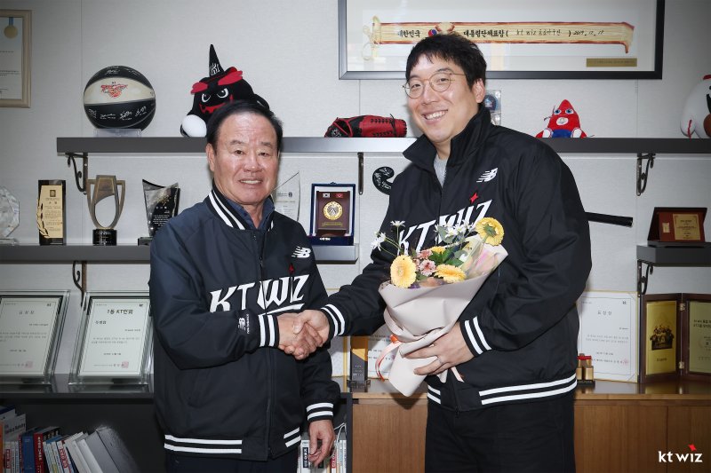 [서울=뉴시스] 프로야구 KT 위즈와 프리에이전트(FA) 계약을 맺은 김현수. (사진 = KT 위즈 제공) 2025.11.25. *재판매 및 DB 금지