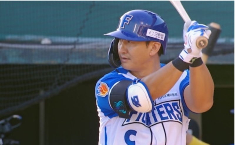 '불꽃야구' 박용택, 아들뻘 투수와 나이 차 뛰어넘은 맞대결