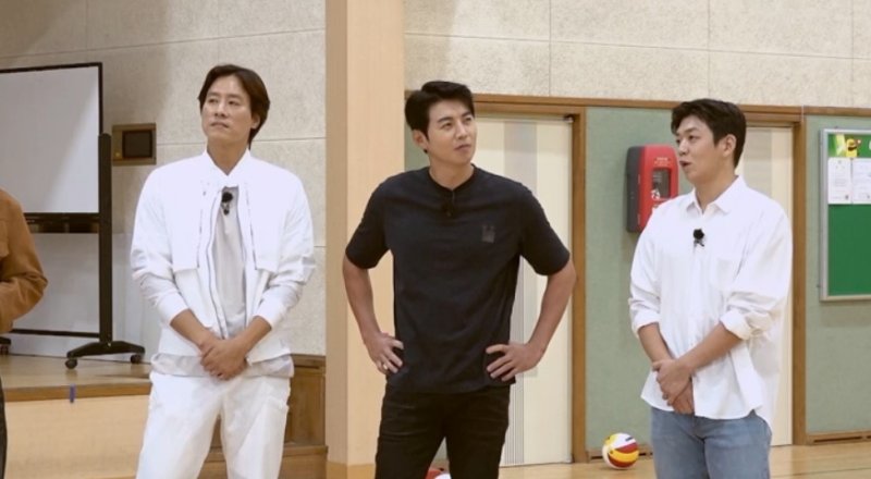 '스파이크 워' 신진식·김요한, 11년 선후배 관계 내려놓고 신경전