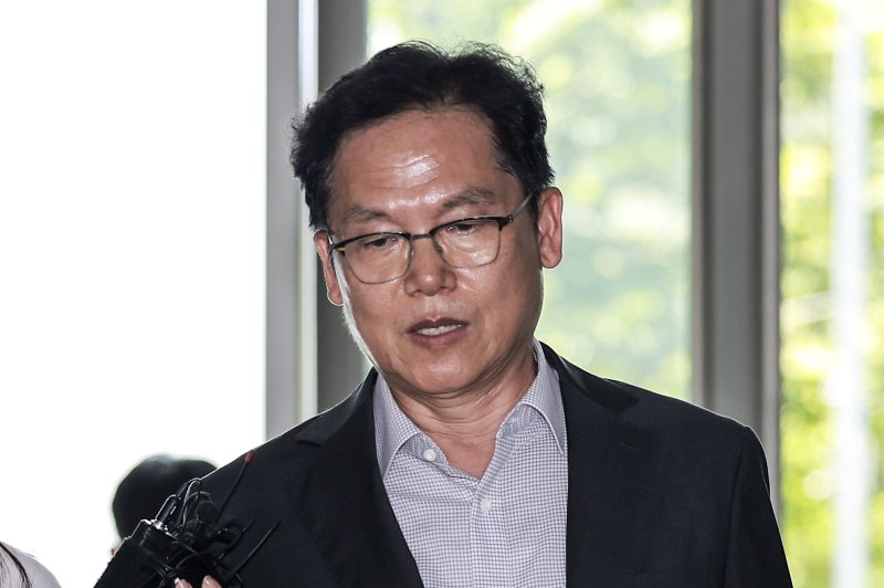 [서울=뉴시스] 김철문 전 경북경찰청장(현 전북경찰청장)이 지난 8월 7일 서울 서초구 이명현 순직해병 특별검사 사무실로 조사를 받기 위해 줄석하고 있다. (사진=뉴시스DB). photo@newsis.com