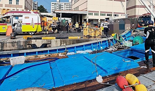통영 고등어잡이 선박 어창에서 선원 4명 질식했다 의식 회복 (출처=연합뉴스)