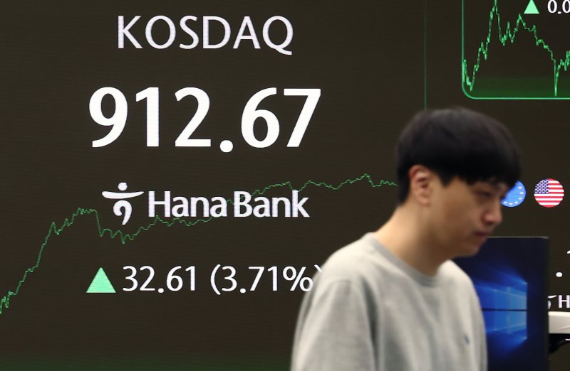 지난 28일 오후 서울 중구 하나은행 딜링룸 전광판에 바카라사이트 벳위즈 지수가 나오고 있다. /사진=바카라사이트 벳위즈1