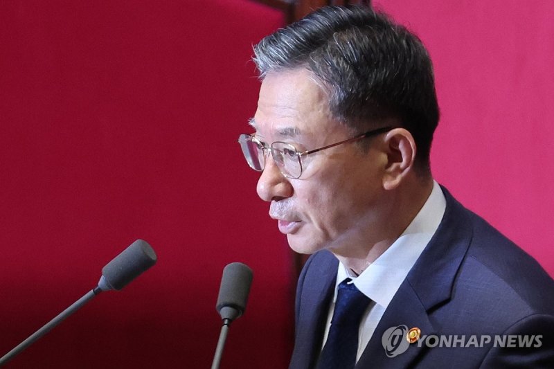 체포동의 이유 설명하는 정성호 법무장관 (출처=연합뉴스)