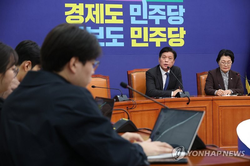 기자간담회 하는 조승래 사무총장 (출처=연합뉴스)