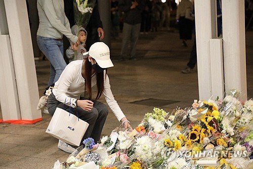 홍콩 화재 참사 피해자를 추모하며 (출처=연합뉴스)