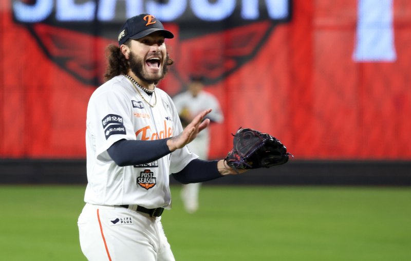 '100억' 강백호에 '야생마' 페라자까지… 한화, 작정하고 판 엎었다 "내년엔 닥공야구"