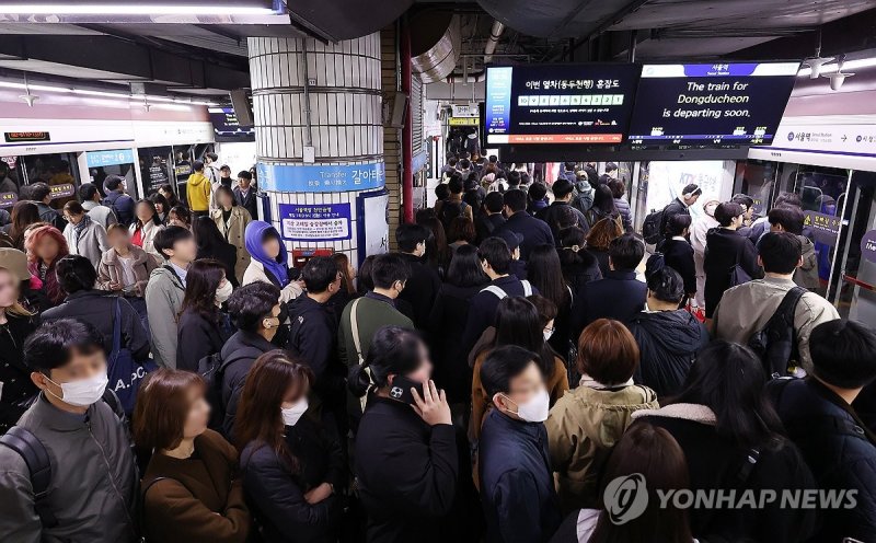혼잡한 인터넷 바카라사이트 출근길 모습 연합뉴스