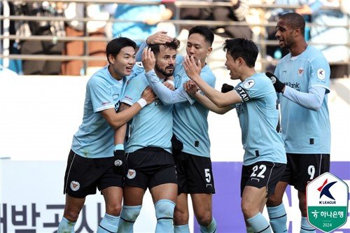 지난해 12월 1일 아산과의 승강 PO 2차전에서 세징야의 골에 기뻐하는 대구 선수들 (출처=연합뉴스)