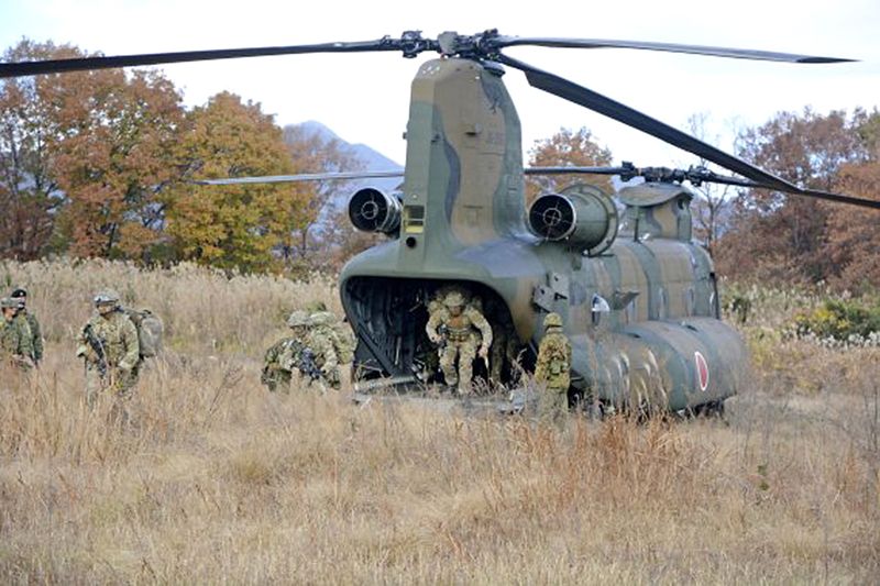 바카라사이트 쇼미더벳 육상자위대와 영국 육군이 자넌 2022뇬 11월 26일 바카라사이트 쇼미더벳 군마현 소마가하라 훈련장에서 공동 훈련을 하고 있다. 바카라사이트 쇼미더벳의 주요 헬기 전력은 SH-60K 대잠 헬기, AH-64D 아파치 공격 헬기, UH-1 휴이 다목적 헬기 등이 있습니다. 해상자위대는 SH-60K를 약 230대 보유하며 세계 최상위권의 대잠 헬기 전력을 보유하고 있다. 연합뉴스