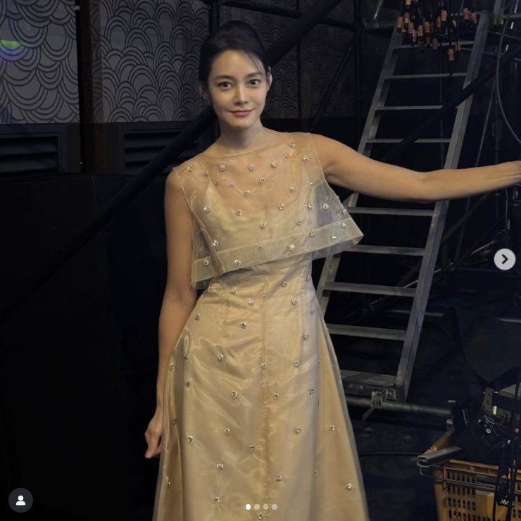 안현모, 과감한 누드톤 드레스 입고 호텔 인증샷…물오른 미모 [N샷]