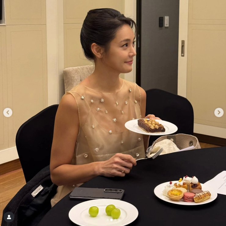 안현모, 과감한 누드톤 드레스 입고 호텔 인증샷…물오른 미모 [N샷]