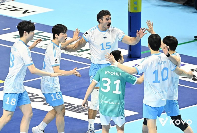 득점 후 기뻐하는 대한항공 (출처=연합뉴스)