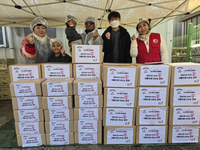 백두한라협회 ‘사랑 나눔 김장행사’ 모습.(백두한라협회 제공.재판매 및 DB금지)/뉴스1