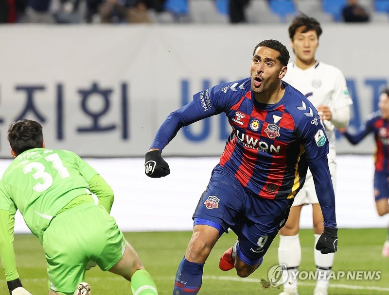 기뻐하는 싸박 (출처=연합뉴스)