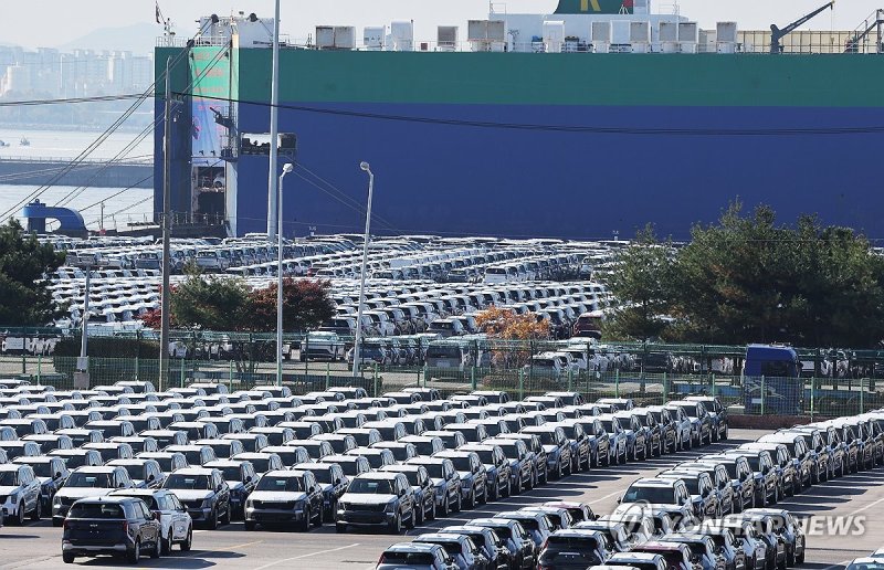 경기 평택항에 수출 대기 중인 자동차 (출처=연합뉴스)