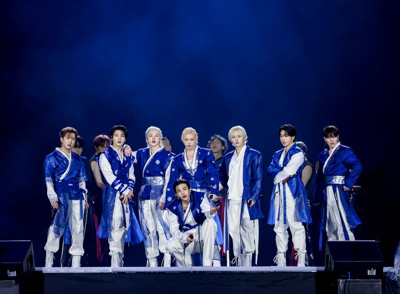 '빌보드 200 8연속 1위' 스트레이 키즈, K팝 최다 자체 경신…21세기 그룹 최다(종합)