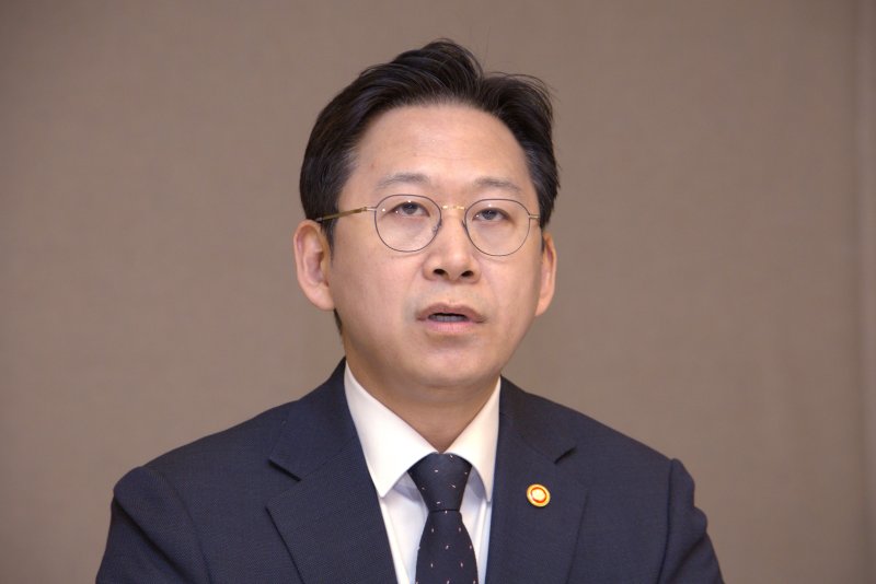 배경훈 부총리 겸 과학기술정보통신부 장관이 30일 오후 서울 종로구 정부서울청사에서 열린 쿠팡 개인정보 유출 관련 긴급 관계부처 장관회의에서 모두발언하고 있다. (공동취재) 2025.11.30/뉴스1 ⓒ News1 장수영 기자