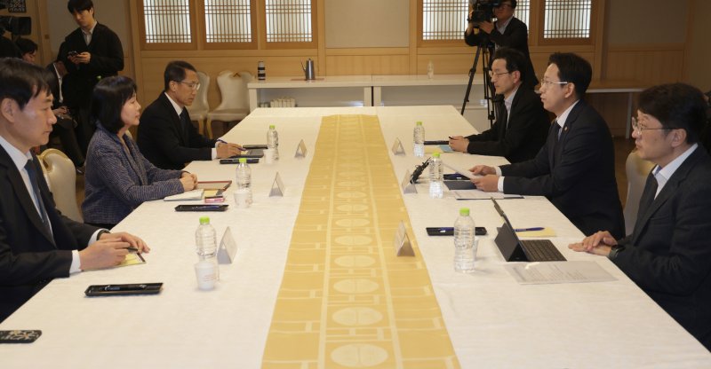 배경훈 부총리 겸 과학기술정보통신부 장관이 30일 오후 서울 종로구 정부서울청사에서 열린 쿠팡 개인정보 유출 관련 긴급 관계부처 장관회의에서 모두발언 하고 있다. (공동취재) 2025.11.30/뉴스1 ⓒ News1 장수영 기자