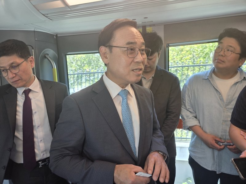 NIF 열차에 탑승한 이용배 현대로템 대표이사 사장 (출처=연합뉴스)