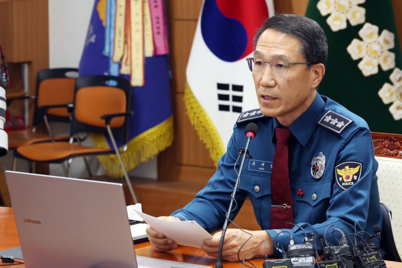 유재성 경찰청장 직무대행이 1일 오전 서울 서대문구 경찰청 무궁화회의실에서 열린 '전국 경찰 지휘부 화상회의'에서 모두발언을 하고 있다. 2025.12.1/뉴스1 ⓒ News1 황기선 기자