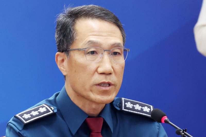 유재성 경찰청장 직무대행이 1일 오전 서울 서대문구 경찰청 무궁화회의실에서 열린 '전국 경찰 지휘부 화상회의'에서 모두발언을 하고 있다. 2025.12.1/뉴스1 ⓒ News1 황기선 기자