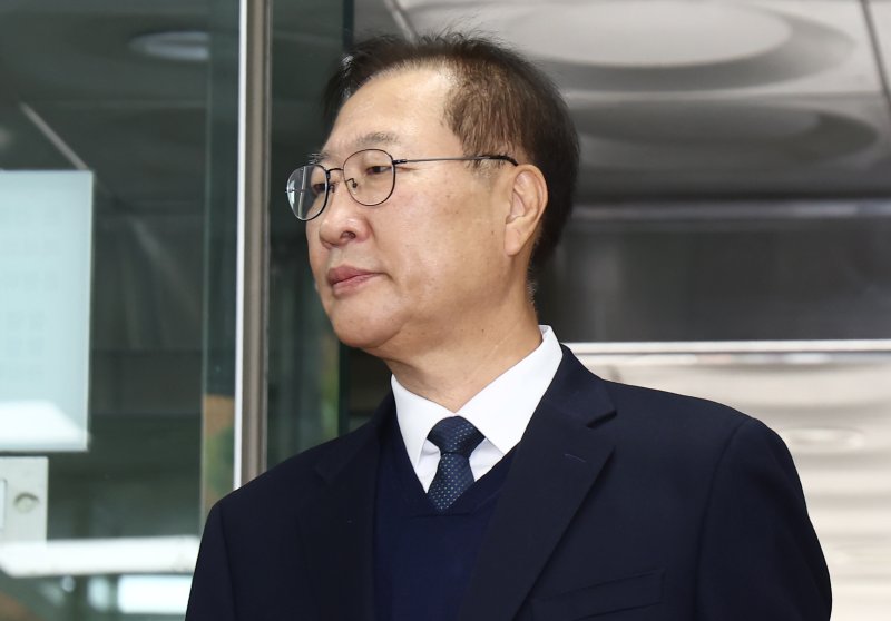 내란 중요임무 종사 및 직권남용 혐의로 구속영장이 청구된 박성재 전 법무부 장관이 지난달 13일 오전 서울 서초구 서울중앙지법에서 열린 구속 전 피의자 심문(영장실질심사)에 출석하고 있다./뉴스1 ⓒ News1 김민지 기자