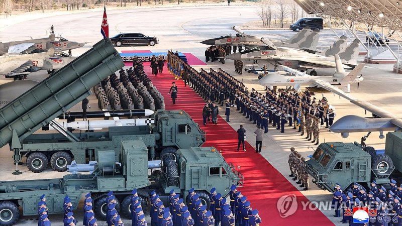 김정은, 북한 공군창설 80주년 기념행사 참석…주애 동행 (출처=연합뉴스)
