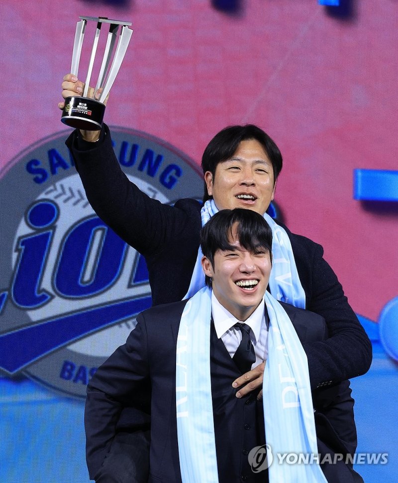 '리얼글러브어워드' 베터리 상 삼성 원태인, 강민호 (출처=연합뉴스)