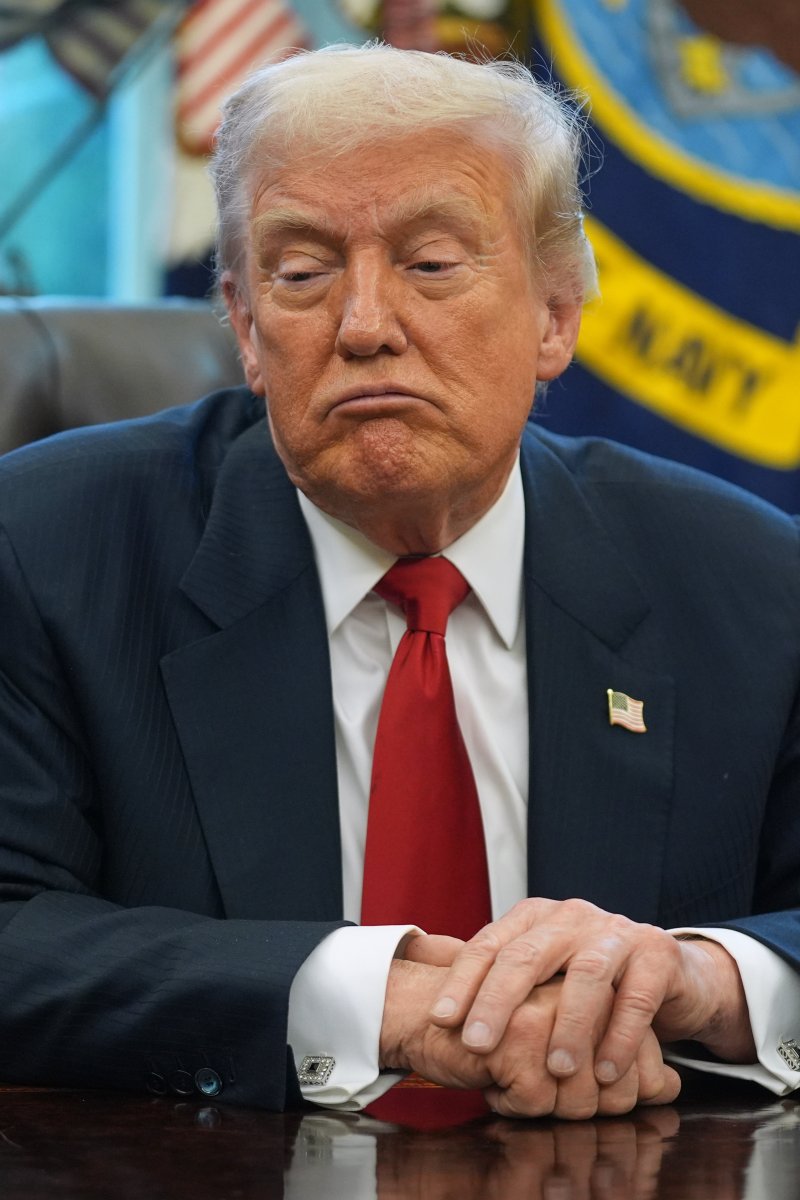 [워싱턴=AP/뉴시스]도널드 트럼프 미국 대통령이 21일(현지 시간) 미국 워싱턴DC 백악관 집무실에서 조란 맘다니 뉴욕시장 당선인과 기자회견을 진행하고 있다. 2025.11.22.