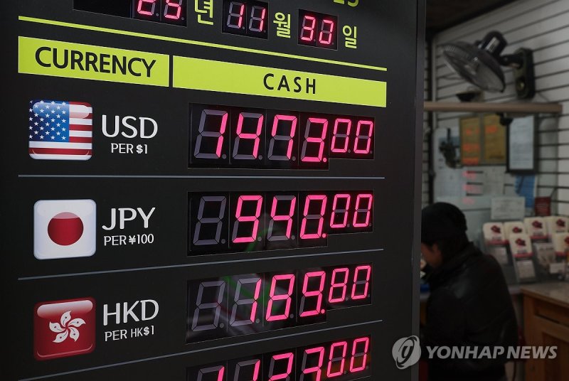 환율 표시된 명동 시내 환전소 (출처=연합뉴스)