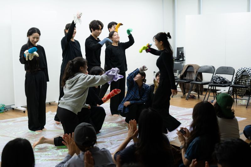 9.8대 1 경쟁 뚫은 청년 배우들, ‘어떤 연극’으로 첫 데뷔