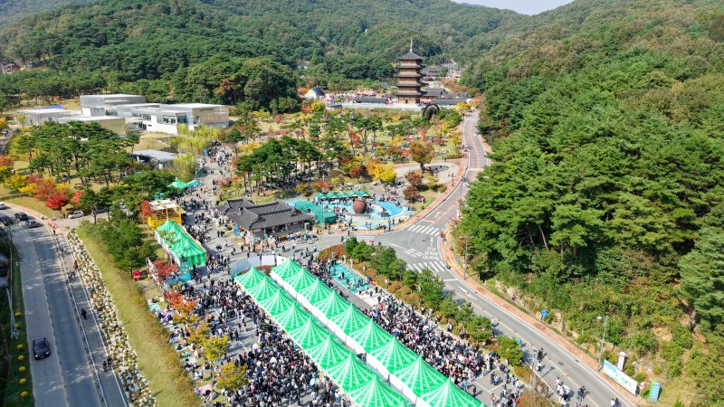 지난 10월 25일과 26일 이틀간 김천시 직지문화공원 및 사명대사공원 일원에서 15만여명이 찾은 '김천 김밥축제' 현장 김천시 제공