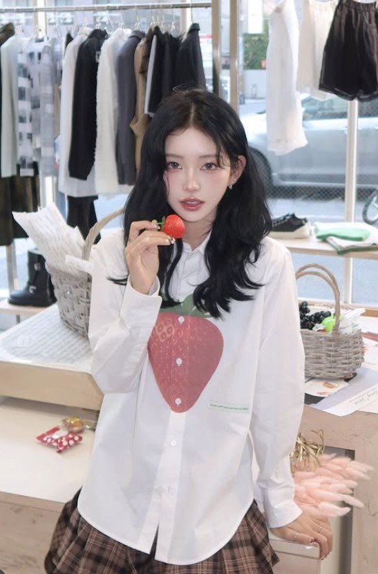 '최진실 딸' 최준희, 딸기 옷에 딸기 들고 '과즙美'