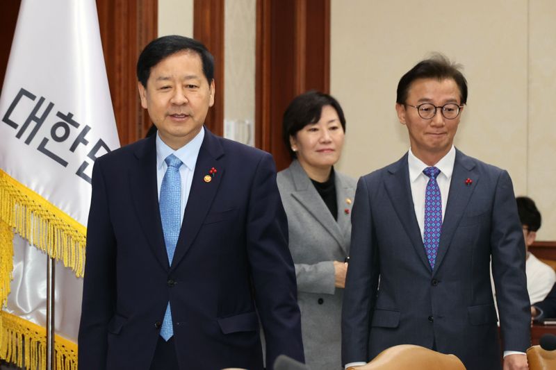 [영상] 구윤철 "15일부터 치킨 중량표시 의무…5% 넘게 감량시 제조 중지"